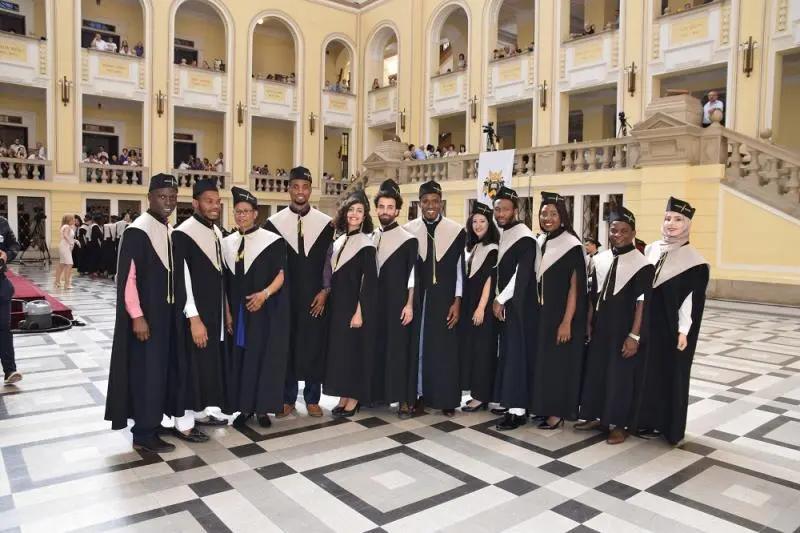 Először végzett külföldi hallgatóink Először végzett külföldi hallgatóink